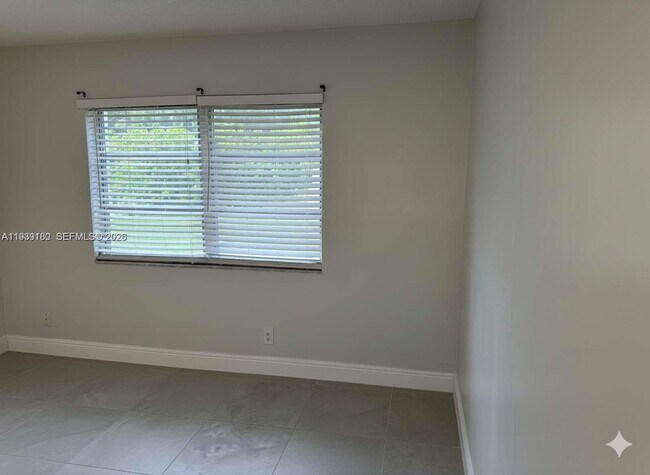 Building Photo - 1630 Embassy Dr