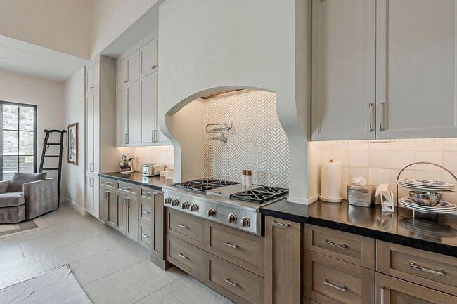 Building Photo - Luxury Home ready for January Move-in