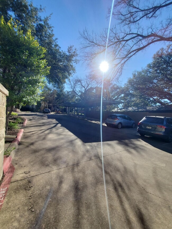 Building Photo - 2209 Hancock Dr