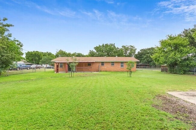 Building Photo - 316 Cranbrook Dr