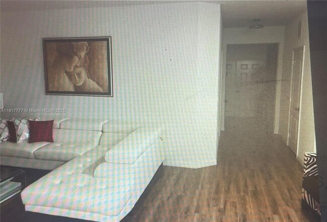 Building Photo - 415 SE 17th Ave