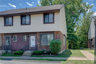 Building Photo - 2 Bed 1.5 Bath Condo
