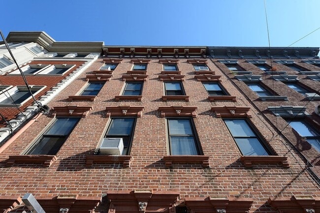 Building Photo - 203 Madison St