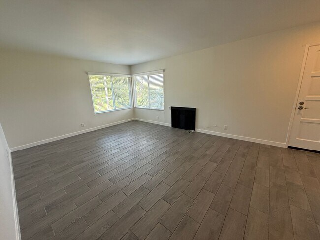 Building Photo - Charming 2 Bedroom Condo for Rent in Newhall!