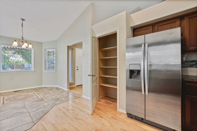 Building Photo - Spacious Updated 3 Bedroom, 2 Bath home in...