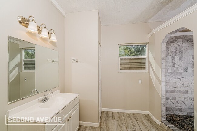 Building Photo - 544 7th St S