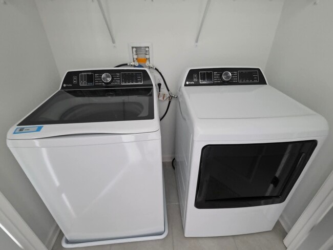 Building Photo - 222 Clement Lp