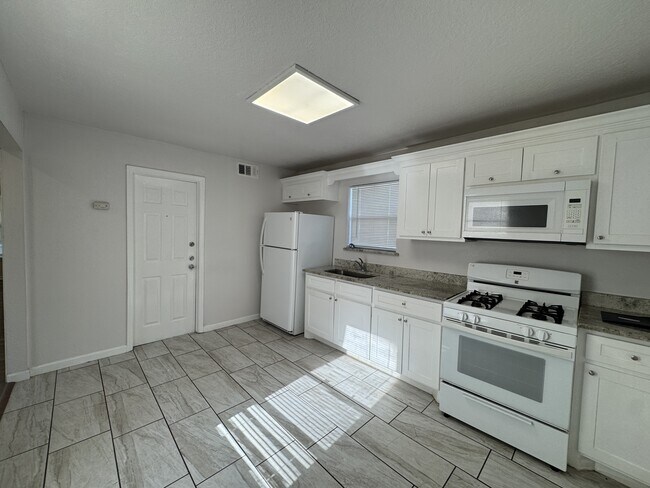 Building Photo - 134 Tarlton St