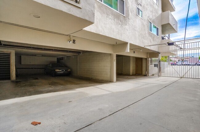 Interior Photo - 437 &amp; 441 W. Queen St