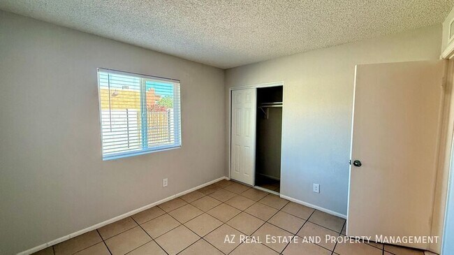 Building Photo - 4502 W Edgemont Ave