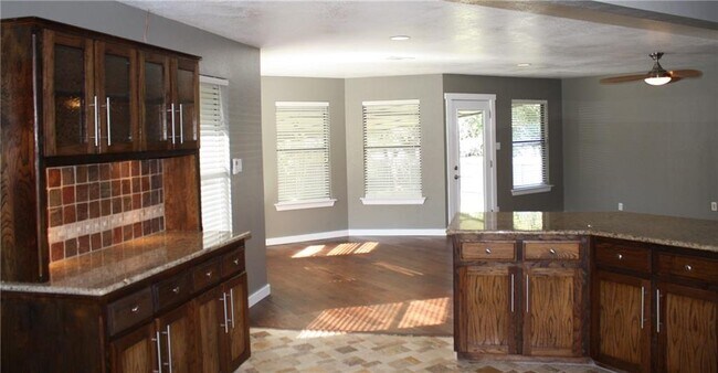 Building Photo - 309 Juniper Dr