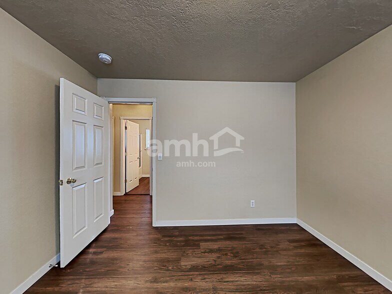 Building Photo - 584 N Nebula Ave