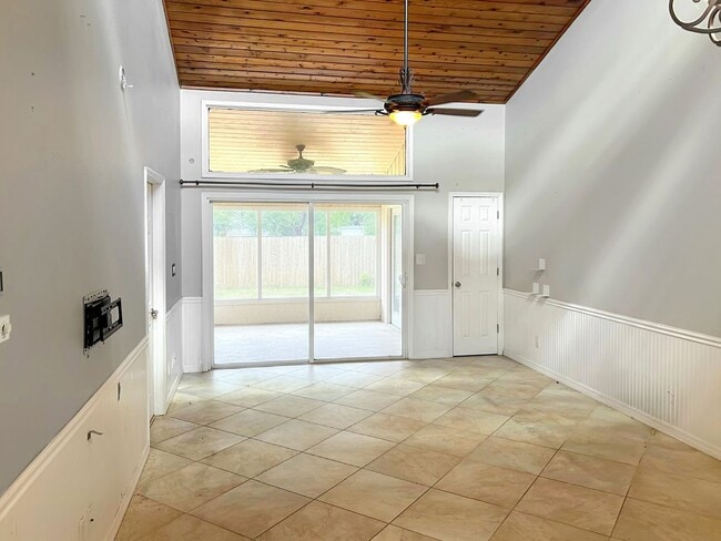 Building Photo - PEACEFUL WOODED RETREAT IN ASPENWOOD AT GRENELEFE!