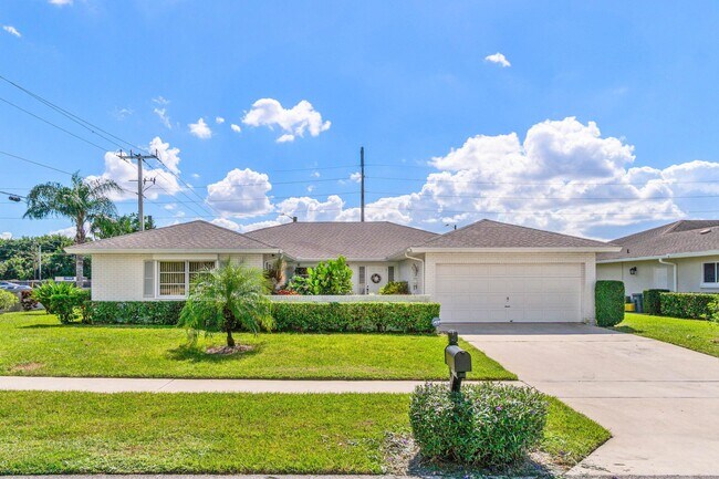 Primary Photo - 10990 Greentrail Dr S