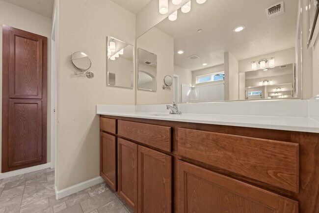 Building Photo - 461 Ashwick Loop