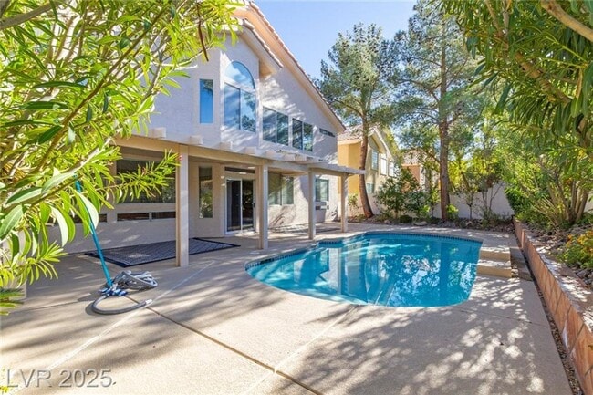 Building Photo - 2121 Whitebirch Ln