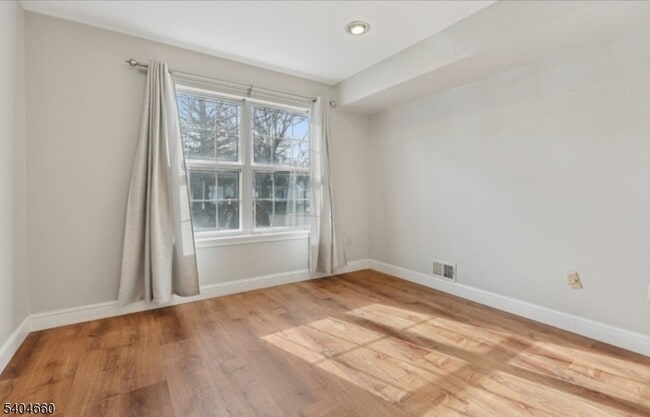 Building Photo - 360 Cotswold Pl