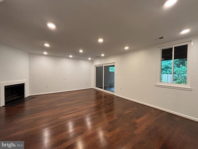 Building Photo - 8022 Inverness Ridge Rd