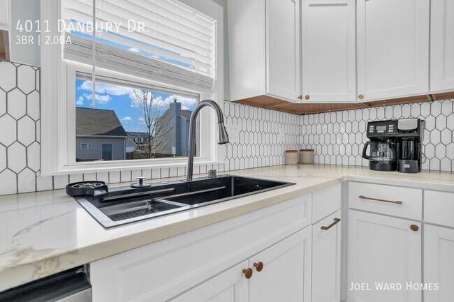 Building Photo - 4011 Danbury Dr