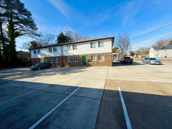 Building Photo - ** Rent ready 1/2 OFF 1st month!!! 1 bedroom near military base