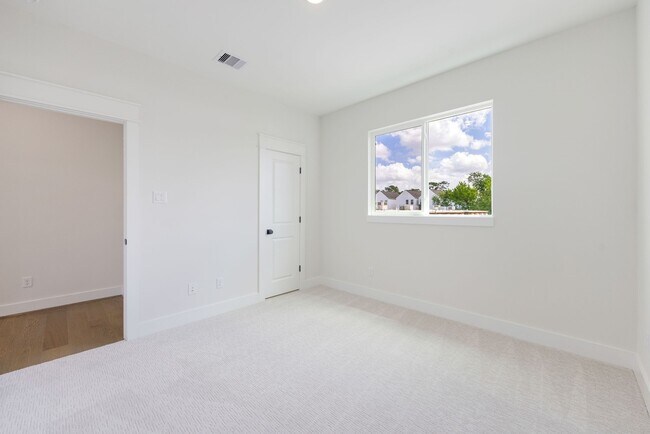 Building Photo - 9311 Montridge Dr
