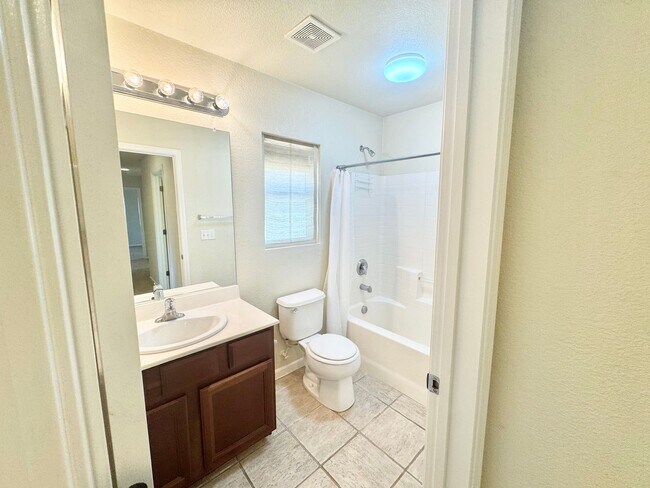 Building Photo - Lovely 2 Story Home In East Woodland In Great Location