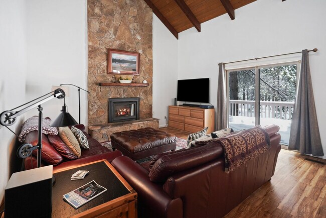 Primary Photo - 5 Sandhill Ln