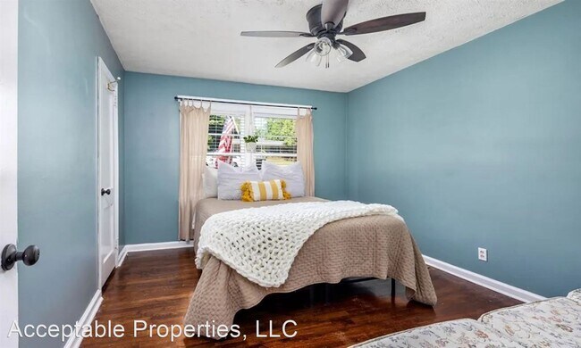 Building Photo - 3 br, 1 bath House - 2344 Gurley Dr.
