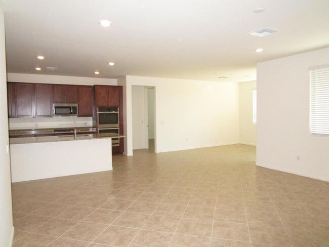 Building Photo - 10242 S Pantano Knolls Dr
