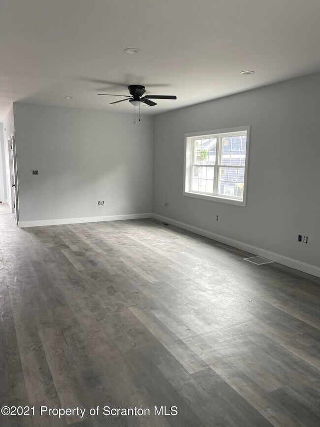 Building Photo - 406 Felts St