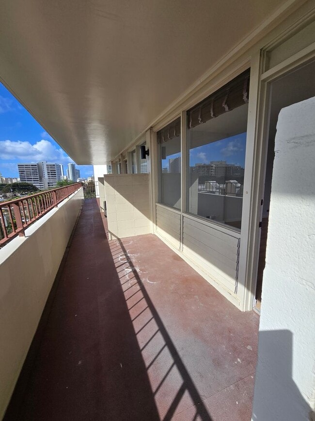 Building Photo - Newly Renovated 1 Bedroom/1 Bathroom Available Now