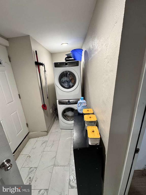 Building Photo - 614 Minor St