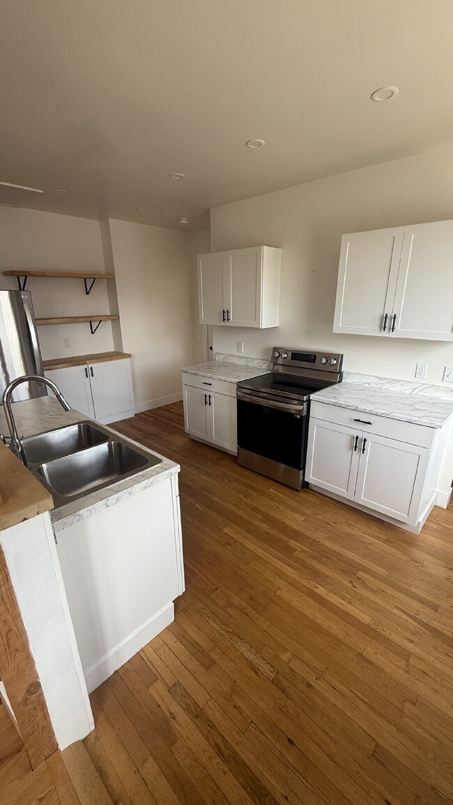 Building Photo - Cute, Convenient 2 bedroom, 1.5 bathroom apartment in the heart of Valdese!