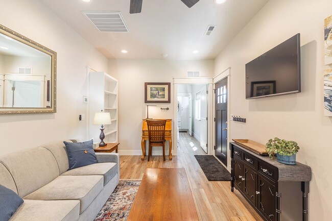 Building Photo - Charming Fully Furnished 1 Bedroom, 1 Bath...