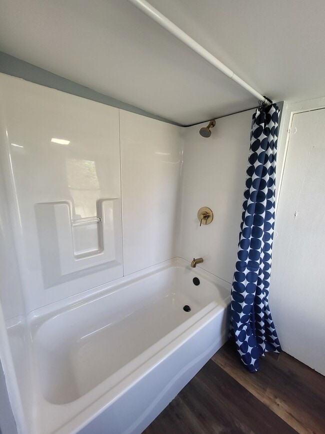 Building Photo - Fully Furnished Single Family Home In Akron