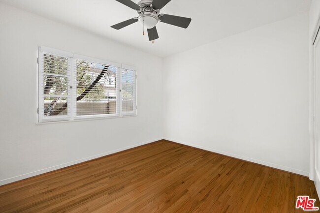 Building Photo - 879 Fiske St