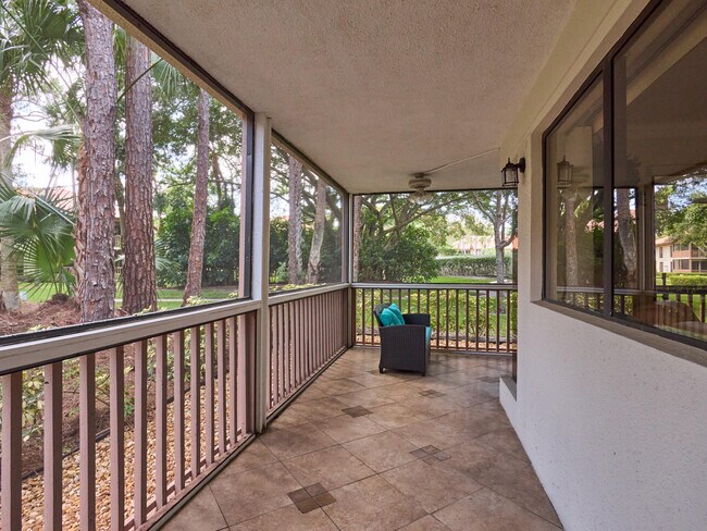 Building Photo - 563 Brackenwood Pl