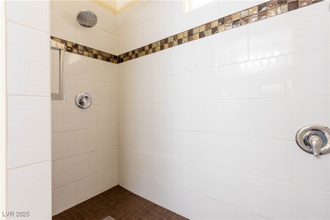 Building Photo - 4633 Califa Dr
