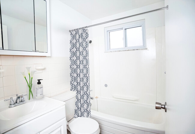 Building Photo - 602 S Perry St