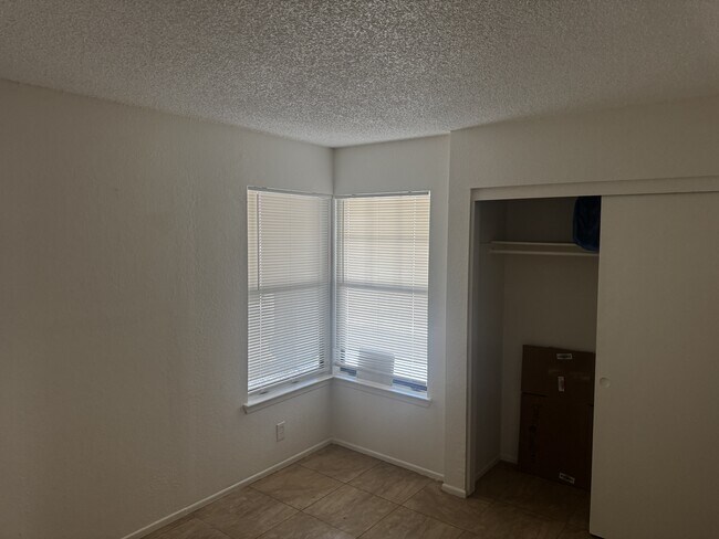 Building Photo - 15086 Dakota St