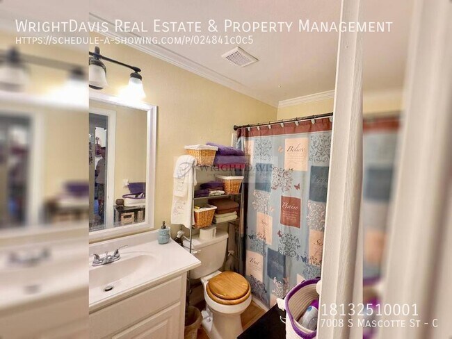 Building Photo - Charming 2/1 in Tampa!