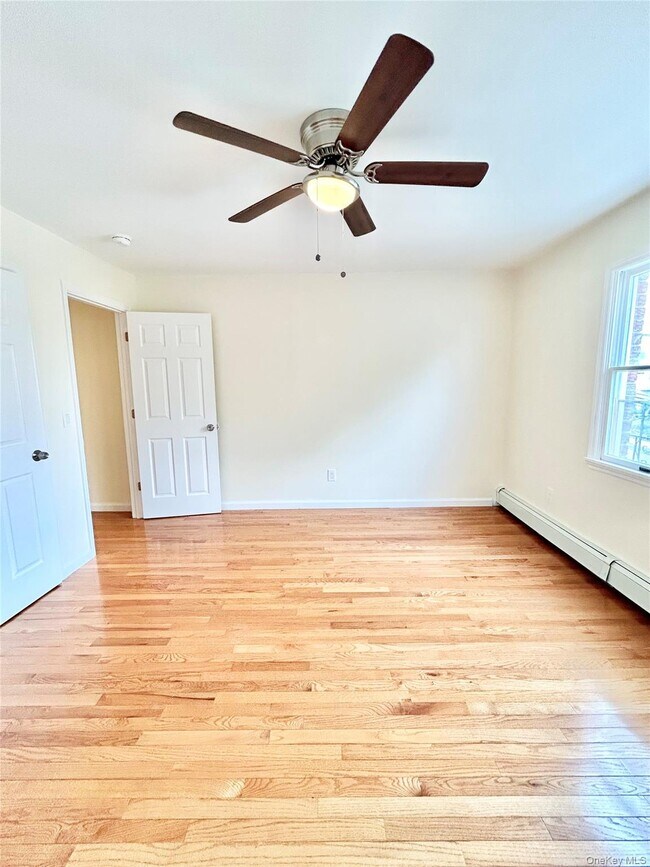 Building Photo - 164 Rossiter Ave