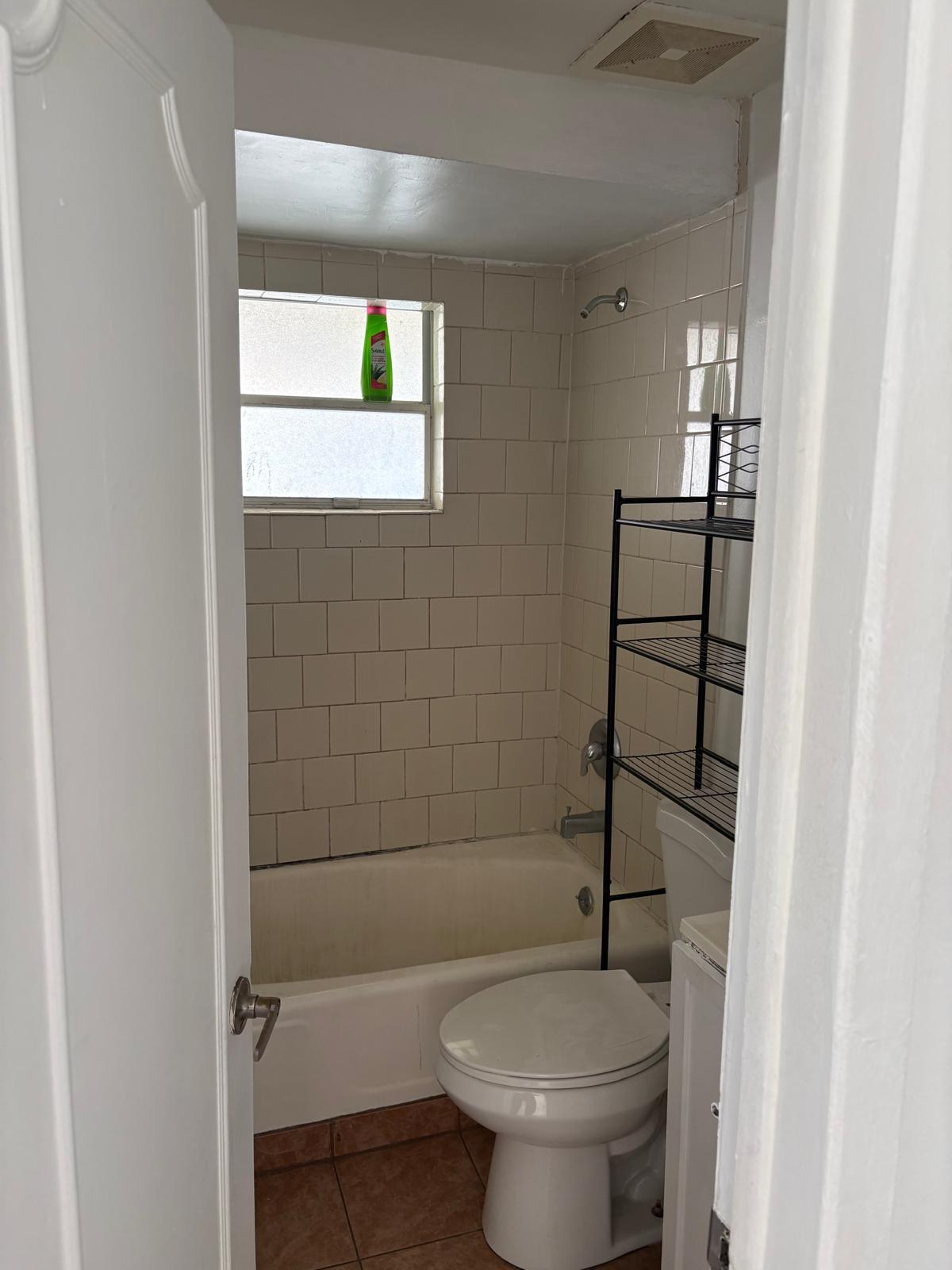 Building Photo - 524 South B Street