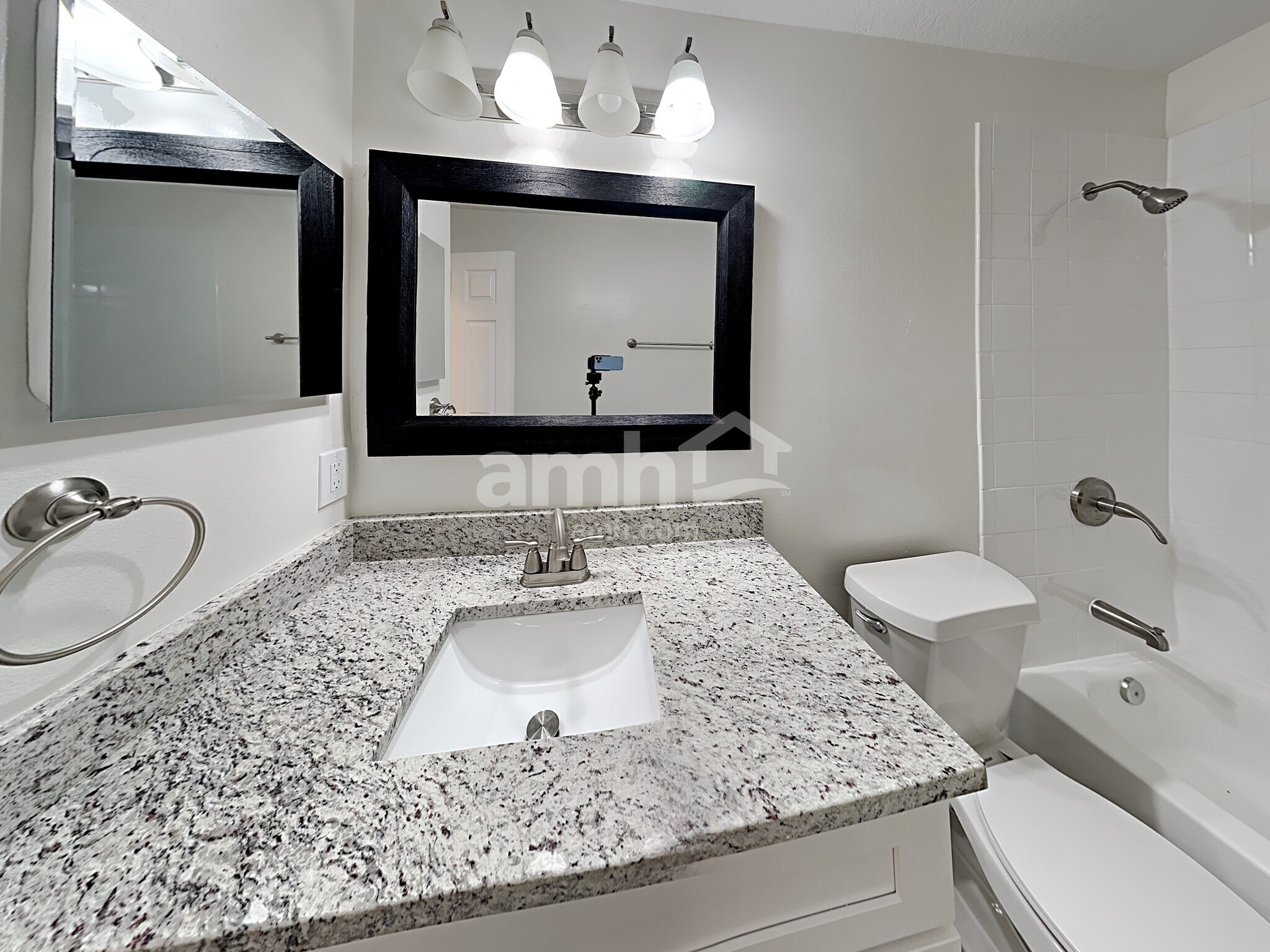 Building Photo - 2273 Heathwood Cir
