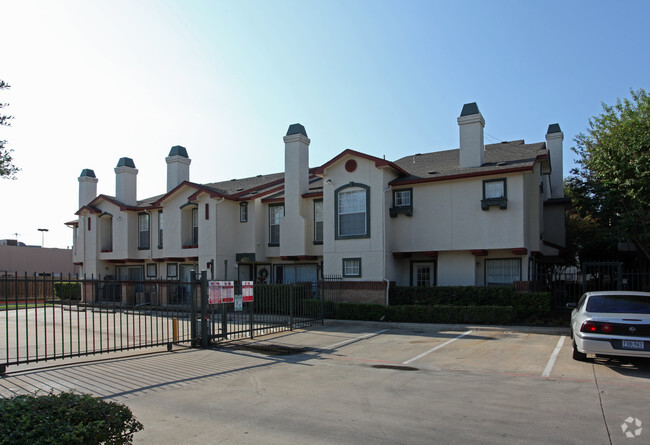 Building Photo - 19019 Preston Townhomes