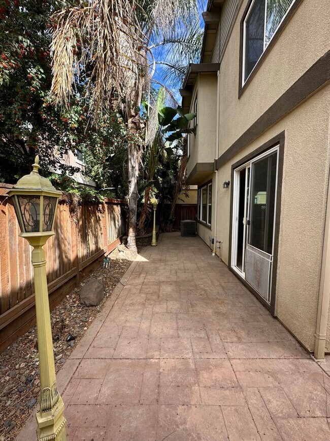 Building Photo - Beautiful 4  bedroom, 2.5 bath home in Garin Ranch