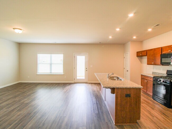 Building Photo - MOVE-IN Ready Home in New Market!