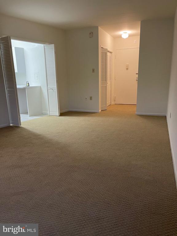 Building Photo - 10401 Grosvenor Pl