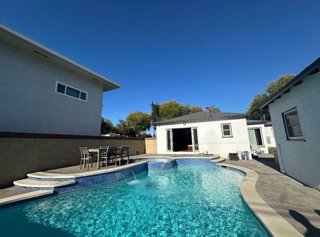 Building Photo - Charming 3 bed/2 bath House for Rent in Si...