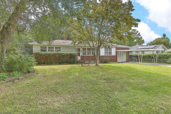 Building Photo - Single Family Home in Park Circle!